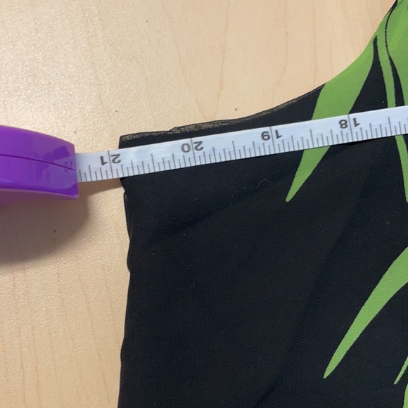 Bisou Bisou blouse tank green/black size medium - Picture 9 of 11